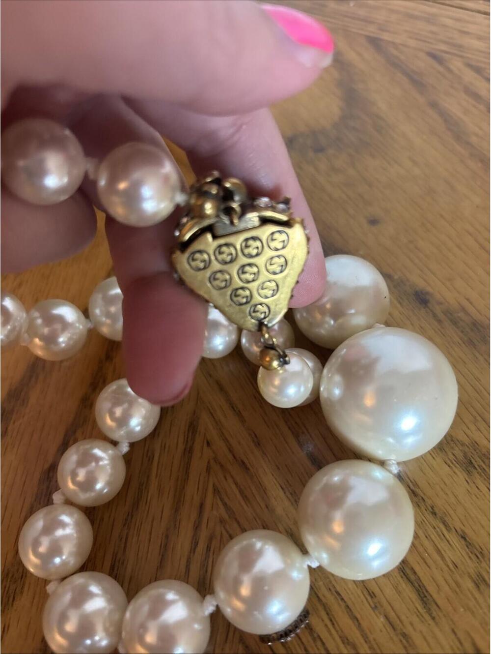 Gucci Pearl GG Logo Necklace with Crystal Strawberry Clasp, New W/Defects, J92 - Picture 10 of 10